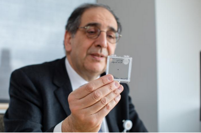 从“感光”迈向“识形”,视网膜下微芯片助黄斑变性失明患者恢复视力