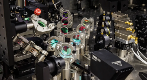 硼硅玻璃实现长期稳定数据存储，预计可完整保存超过一万年