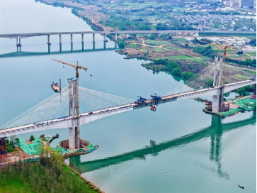 成达万高铁嘉陵江特大桥顺利合龙