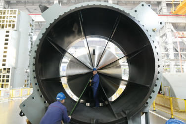 世界最大水电泄压阀在哈电集团研制成功