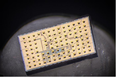 新型芯片电源实现高效降压转换